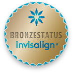 Bronzestatus Invisalign