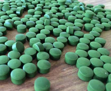 grüne Tabletten zur Stärkung des Immunsystems